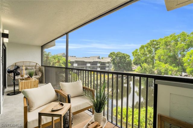 600 Neapolitan WAY 353, Naples, FL 34103