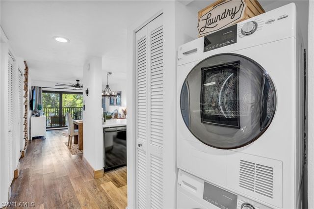 600 Neapolitan WAY 353, Naples, FL 34103