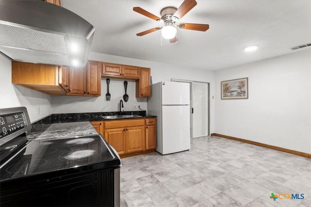 1102 S 5th Street, Copperas Cove, TX 76522