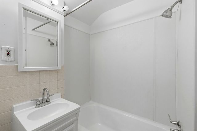 3307 S 58th Avenue, Cicero, IL 60804