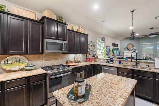 1940 Honey Laurel Drive, Conroe, TX 77304