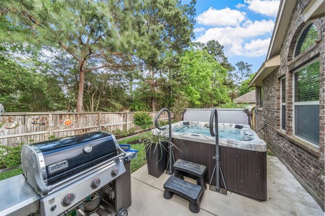 1940 Honey Laurel Drive, Conroe, TX 77304