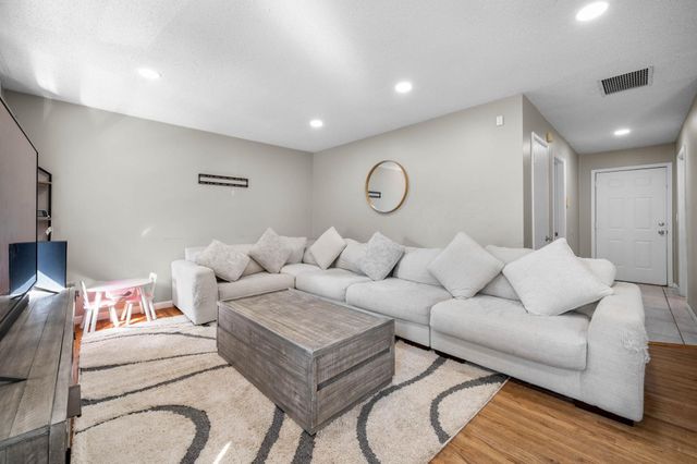 8319 E Indianapolis St, Wichita, KS 67207