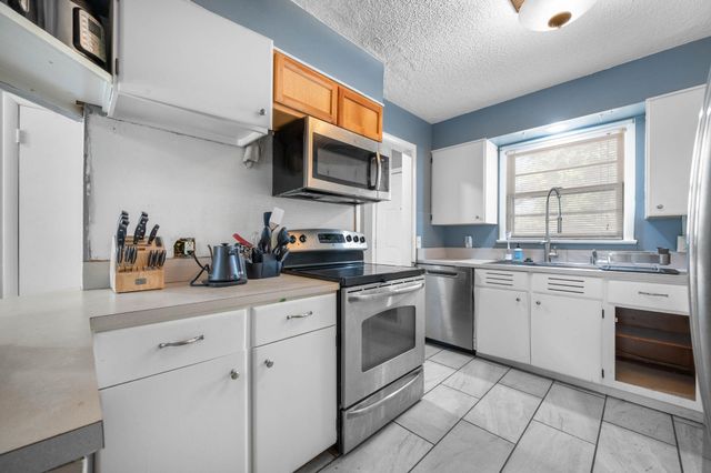 8319 E Indianapolis St, Wichita, KS 67207