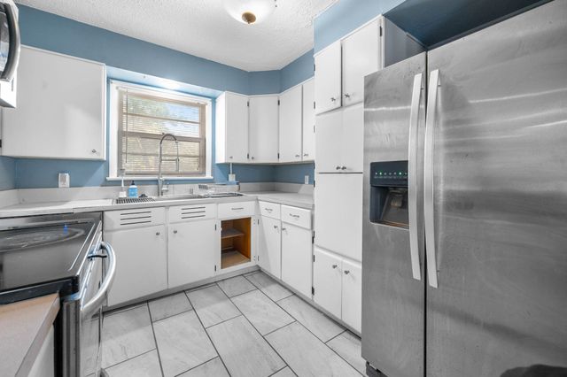 8319 E Indianapolis St, Wichita, KS 67207