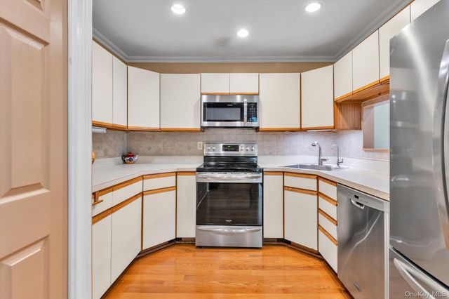 100 Daly Boulevard 1802, Oceanside, NY 11572