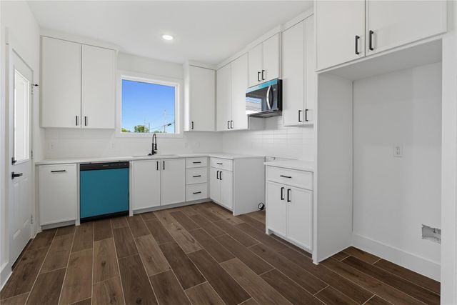 135 S Virginia Avenue, La Porte, TX 77571