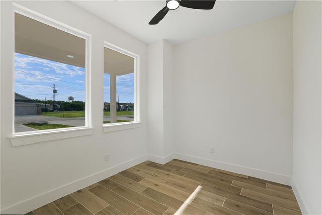 135 S Virginia Avenue, La Porte, TX 77571