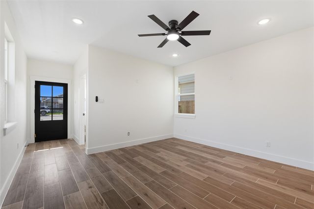 135 S Virginia Avenue, La Porte, TX 77571