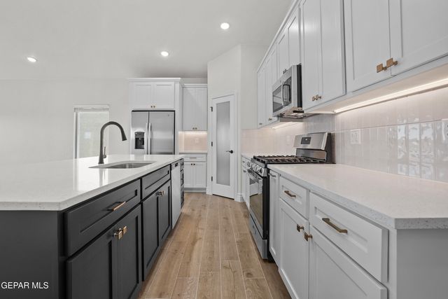 609 Paseo De La Reina Street, Horizon City, TX 79928