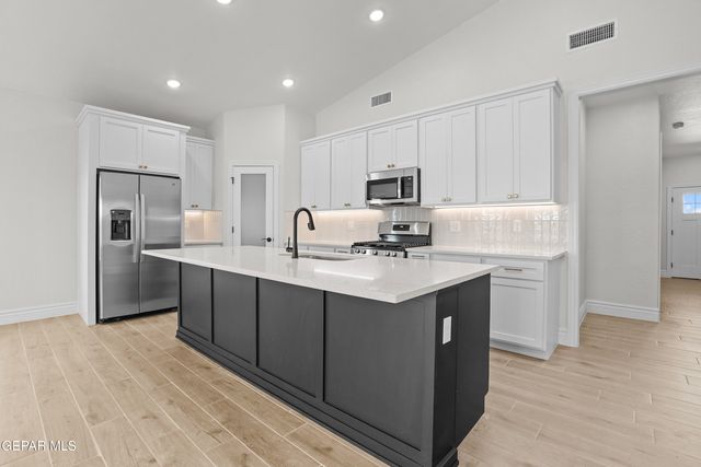 609 Paseo De La Reina Street, Horizon City, TX 79928