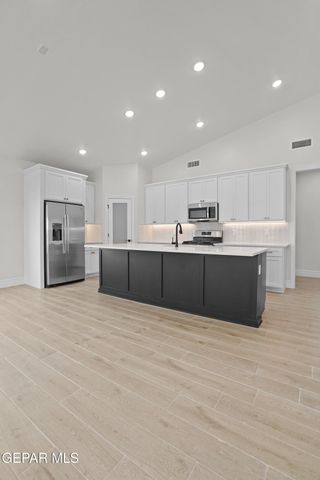 609 Paseo De La Reina Street, Horizon City, TX 79928