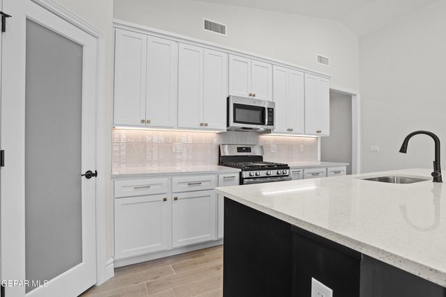 609 Paseo De La Reina Street, Horizon City, TX 79928