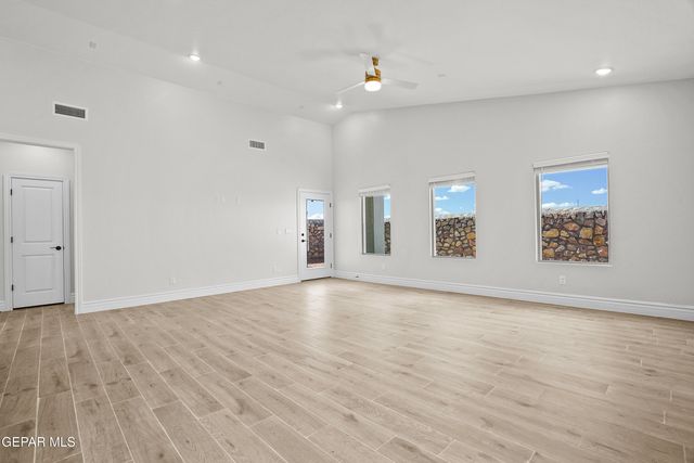 609 Paseo De La Reina Street, Horizon City, TX 79928