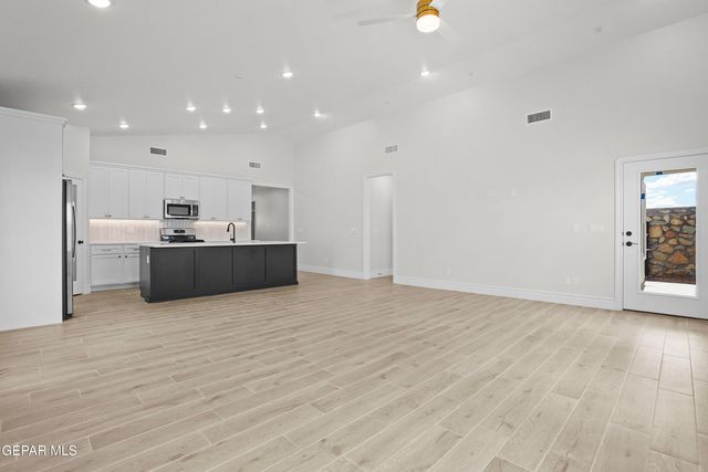 609 Paseo De La Reina Street, Horizon City, TX 79928