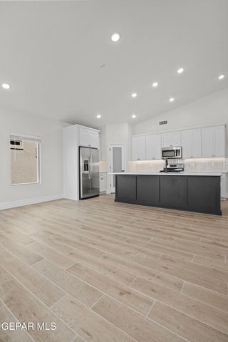 609 Paseo De La Reina Street, Horizon City, TX 79928