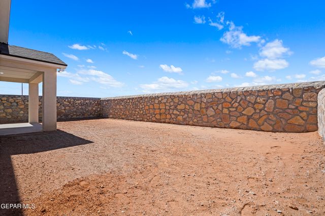609 Paseo De La Reina Street, Horizon City, TX 79928
