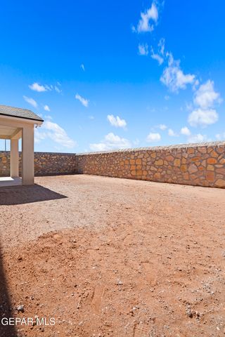 609 Paseo De La Reina Street, Horizon City, TX 79928