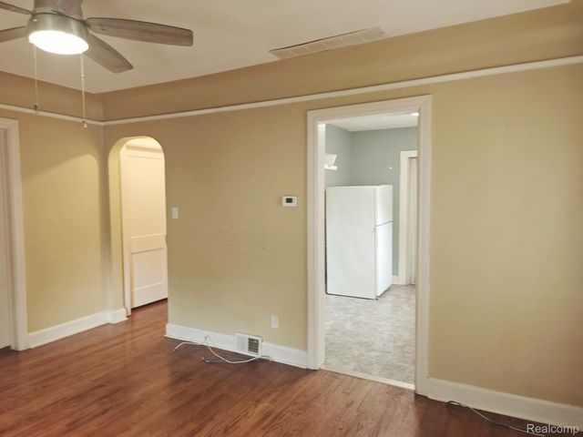 5722 N Silvery Lane, Dearborn Heights, MI 48127
