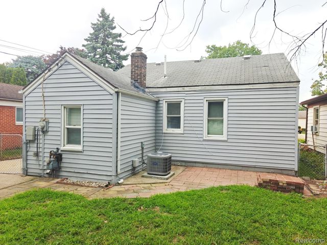 5722 N Silvery Lane, Dearborn Heights, MI 48127
