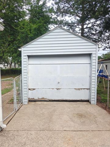 5722 N Silvery Lane, Dearborn Heights, MI 48127