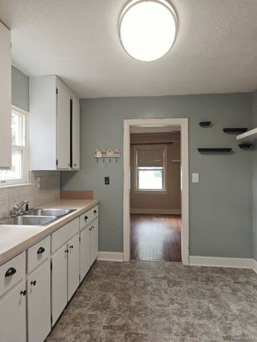 5722 N Silvery Lane, Dearborn Heights, MI 48127