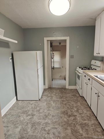 5722 N Silvery Lane, Dearborn Heights, MI 48127