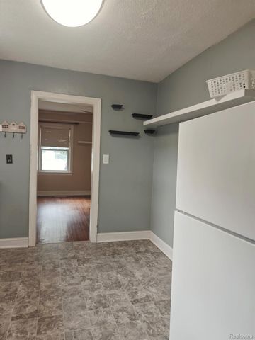 5722 N Silvery Lane, Dearborn Heights, MI 48127