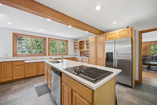 5 Pinecrest Circle, Bedford, NH 03110