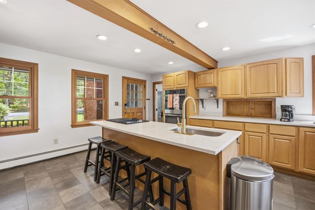5 Pinecrest Circle, Bedford, NH 03110