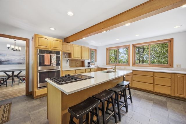 5 Pinecrest Circle, Bedford, NH 03110