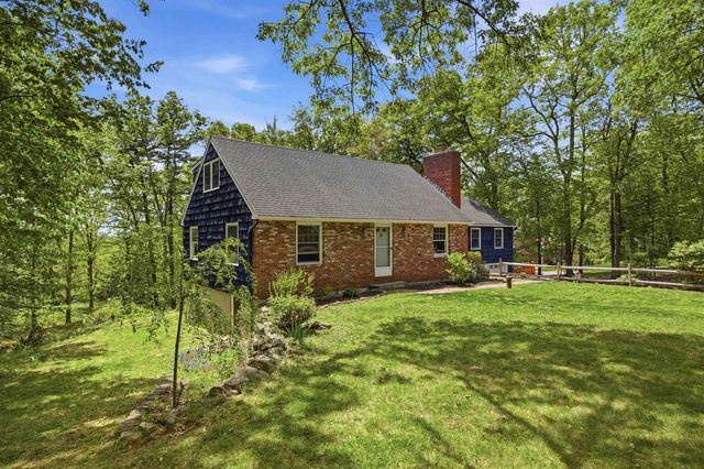 5 Pinecrest Circle, Bedford, NH 03110