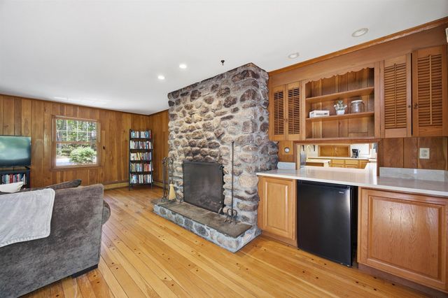 5 Pinecrest Circle, Bedford, NH 03110