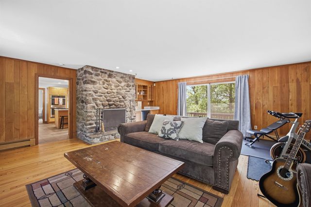 5 Pinecrest Circle, Bedford, NH 03110