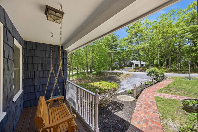 5 Pinecrest Circle, Bedford, NH 03110