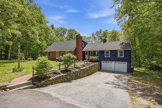 5 Pinecrest Circle, Bedford, NH 03110