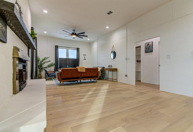 215 Coyote LN, Burnet, TX 78611