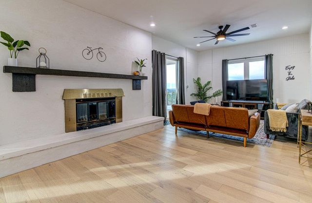 215 Coyote LN, Burnet, TX 78611