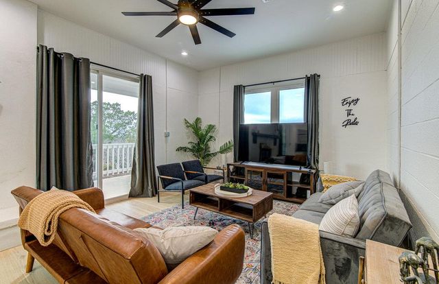 215 Coyote LN, Burnet, TX 78611