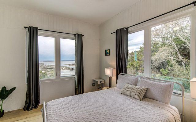 215 Coyote LN, Burnet, TX 78611