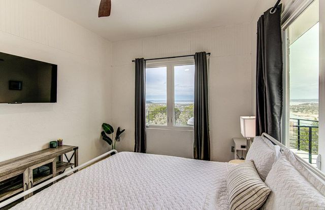 215 Coyote LN, Burnet, TX 78611