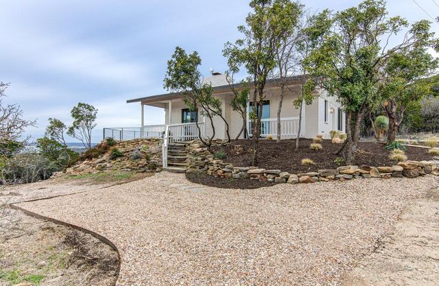 215 Coyote LN, Burnet, TX 78611