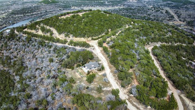 215 Coyote LN, Burnet, TX 78611
