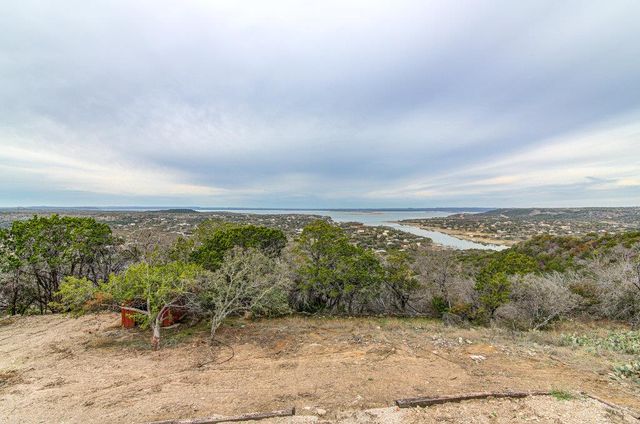 215 Coyote LN, Burnet, TX 78611