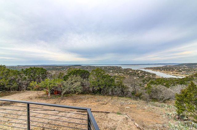 215 Coyote LN, Burnet, TX 78611