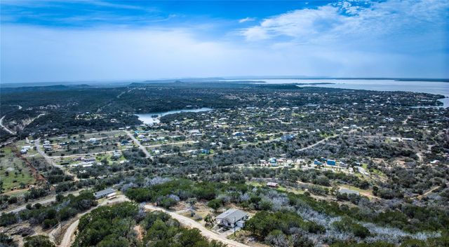 215 Coyote LN, Burnet, TX 78611