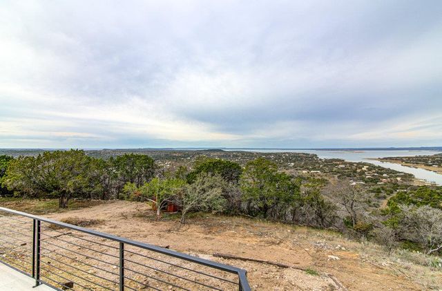 215 Coyote LN, Burnet, TX 78611