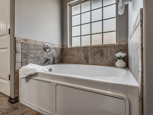 4017 Acoma Drive, Moore, OK 73160