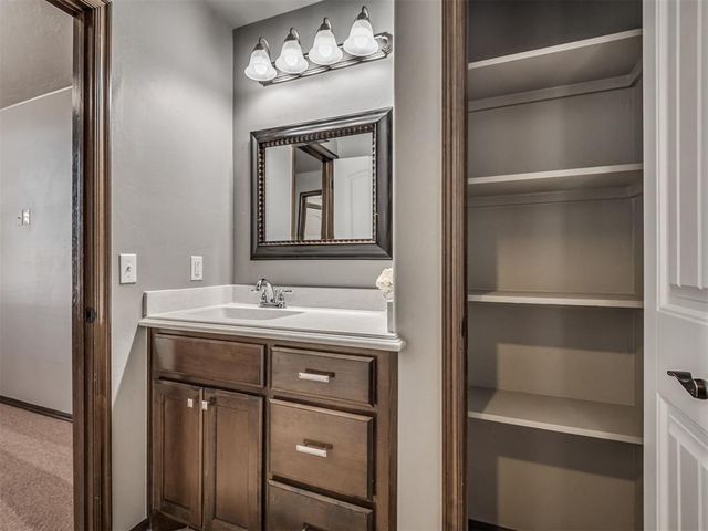 4017 Acoma Drive, Moore, OK 73160