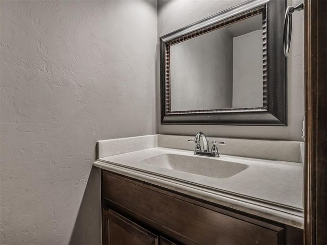 4017 Acoma Drive, Moore, OK 73160